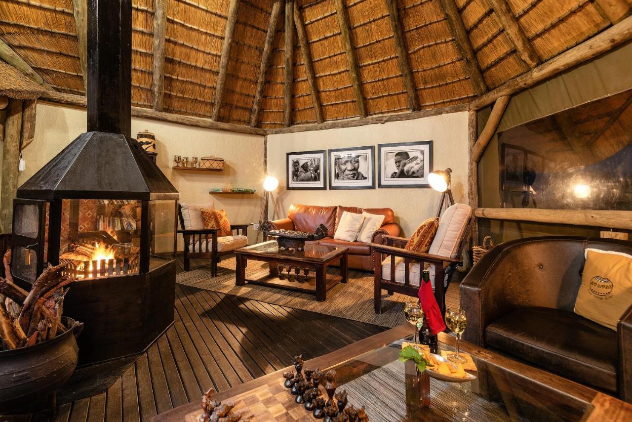 Frans Indongo Lodge โอชิวารองโก ภายนอก รูปภาพ