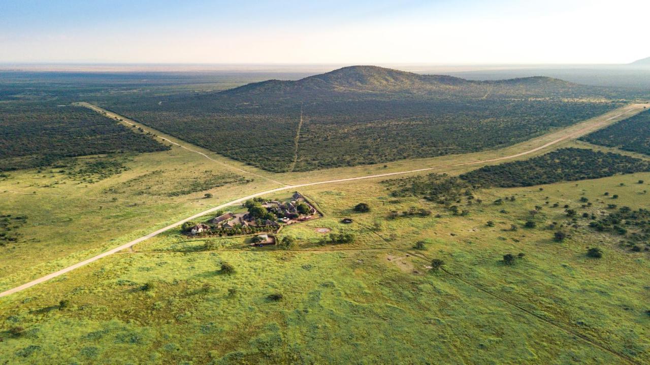 Frans Indongo Lodge โอชิวารองโก ภายนอก รูปภาพ