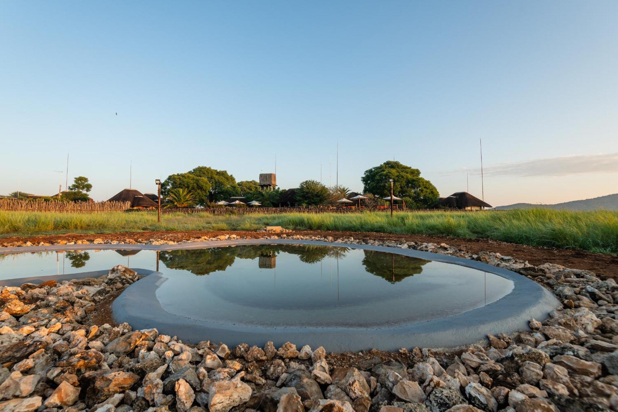 Frans Indongo Lodge โอชิวารองโก ภายนอก รูปภาพ