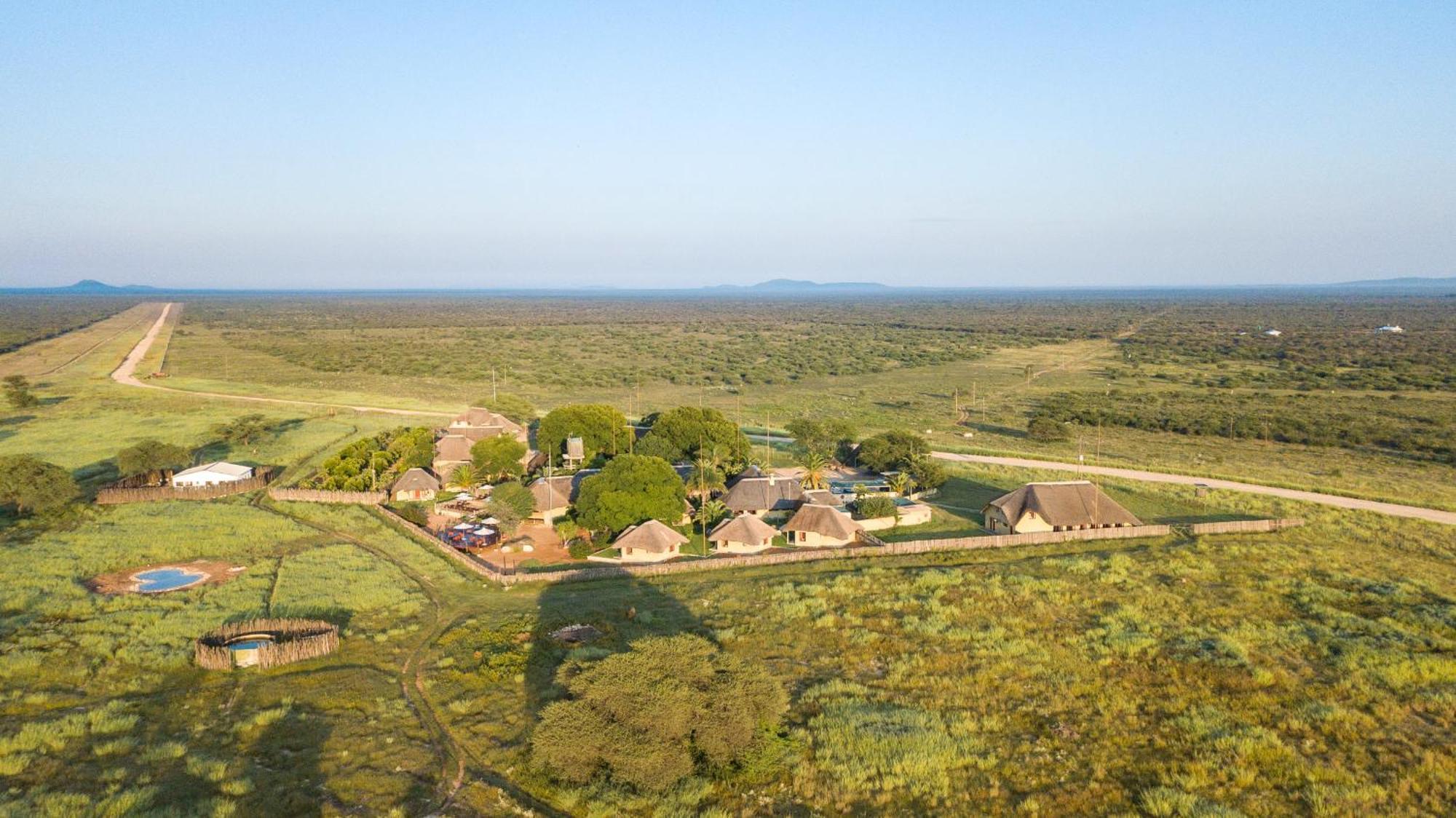 Frans Indongo Lodge โอชิวารองโก ภายนอก รูปภาพ