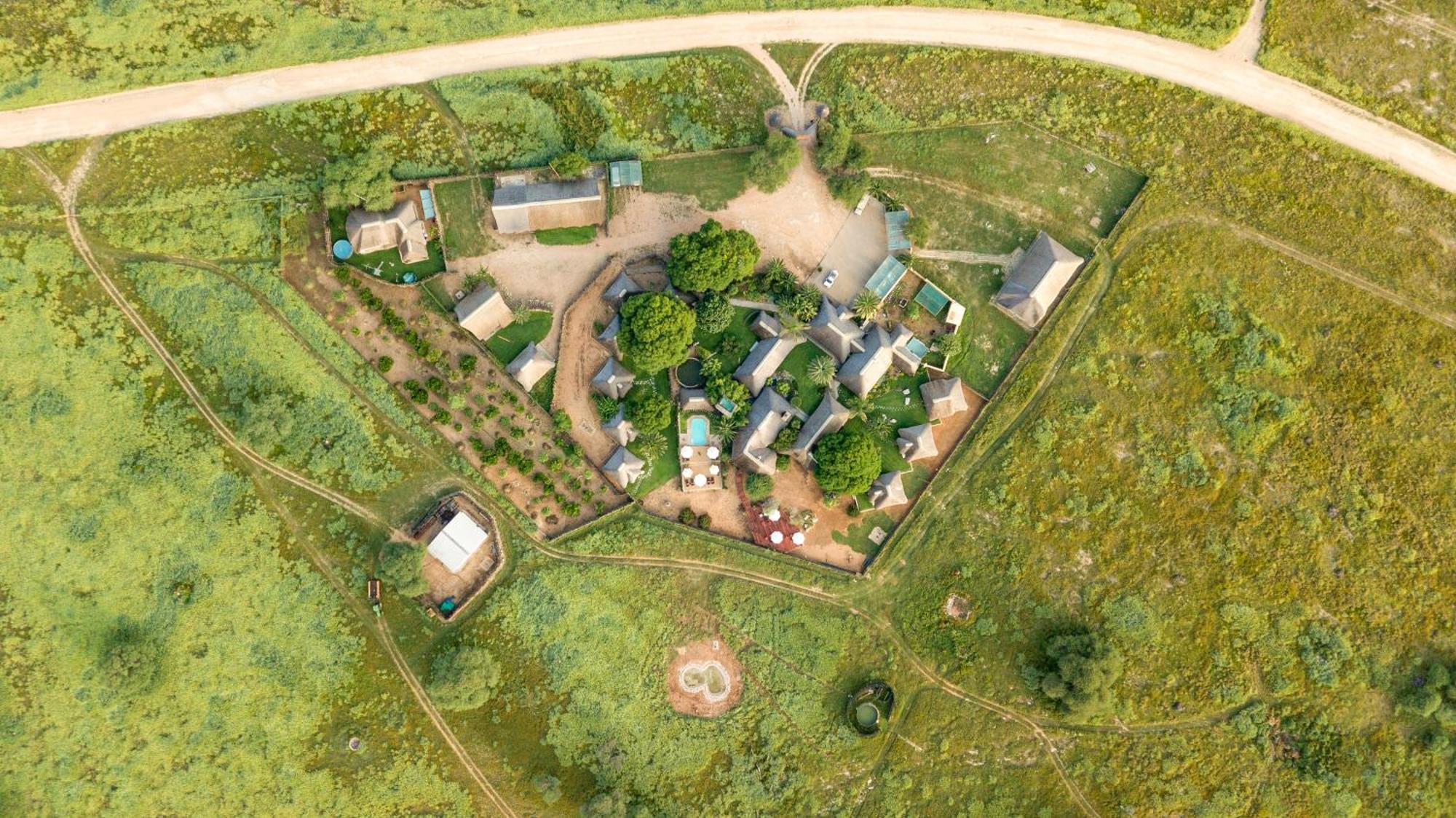 Frans Indongo Lodge โอชิวารองโก ภายนอก รูปภาพ