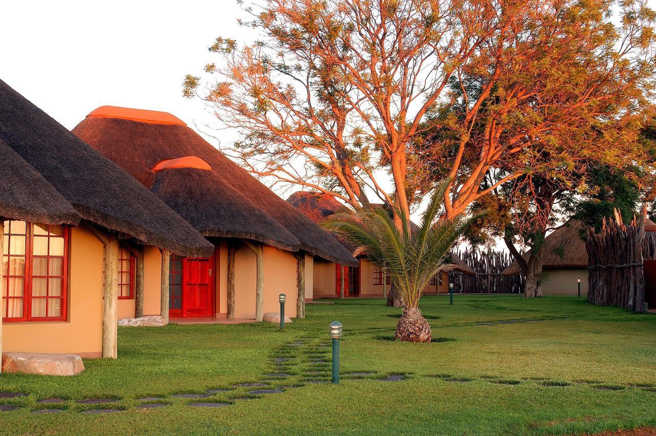 Frans Indongo Lodge โอชิวารองโก ภายนอก รูปภาพ